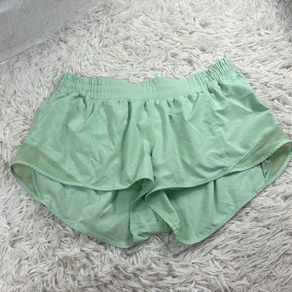 Lululemon Hotty Hot Short II *2.5" Citra Lime - Picture 3 of 10